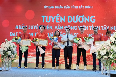 Lý Hoàng Nam được thưởng gần 2 tỉ đồng cho chiếc huy chương vàng SEA Games 31 - Ảnh 2. Lý Hoàng Nam được thưởng gần 2 tỉ đồng cho chiếc huy chương vàng SEA Games 31 - Ảnh 2.