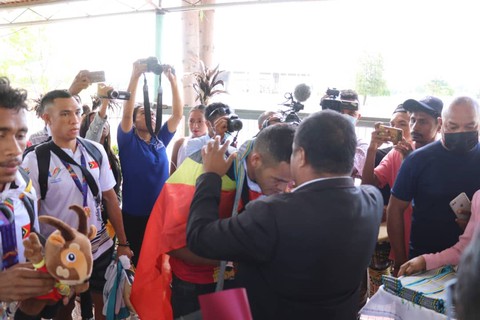 Các người hùng Timor-Leste cầm theo nón lá, quốc kỳ Việt Nam ăn mừng tại quê nhà - Ảnh 2. Các người hùng Timor-Leste cầm theo nón lá, quốc kỳ Việt Nam ăn mừng tại quê nhà - Ảnh 2.
