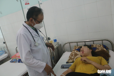 TP.HCM: Nhiều trạm y tế thiếu bác sĩ có chứng chỉ hành nghề - Ảnh 1. TP.HCM: Nhiều trạm y tế thiếu bác sĩ có chứng chỉ hành nghề - Ảnh 1.