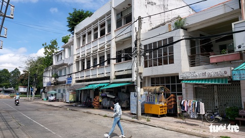 Nhiều khu đất, nhà công sở có vị trí ‘đất vàng’ tại Đồng Tháp bị ‘trùm mền’ - Ảnh 1. Nhiều khu đất, nhà công sở có vị trí ‘đất vàng’ tại Đồng Tháp bị ‘trùm mền’ - Ảnh 1.