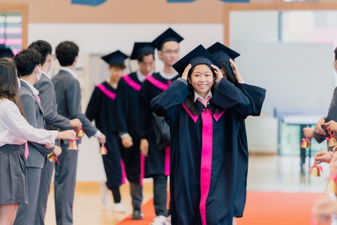 TH School chào đón những sinh viên năm 1 về dự lễ tốt nghiệp đặc biệt - Ảnh 2. TH School chào đón những sinh viên năm 1 về dự lễ tốt nghiệp đặc biệt - Ảnh 2.