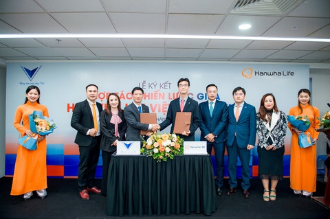Hanwha Life Việt Nam ký kết thỏa thuận hợp tác với VHP - Ảnh 1. Hanwha Life Việt Nam ký kết thỏa thuận hợp tác với VHP - Ảnh 1.
