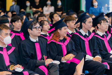 TH School chào đón những sinh viên năm 1 về dự lễ tốt nghiệp đặc biệt - Ảnh 3. TH School chào đón những sinh viên năm 1 về dự lễ tốt nghiệp đặc biệt - Ảnh 3.
