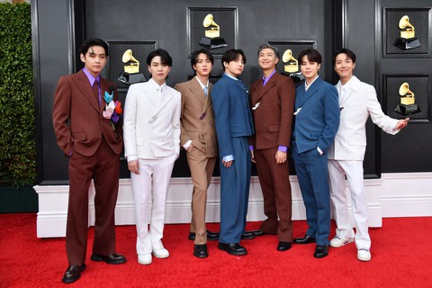 BTS được mời tới Nhà Trắng giúp đối phó tội ác thù hận người gốc Á - Ảnh 1. BTS được mời tới Nhà Trắng giúp đối phó tội ác thù hận người gốc Á - Ảnh 1.