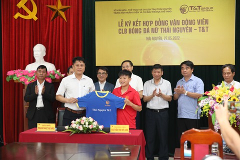 Lần đầu tiên bóng đá nữ Việt Nam có tiền lót tay - Ảnh 1. Lần đầu tiên bóng đá nữ Việt Nam có tiền lót tay - Ảnh 1.