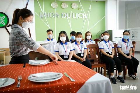 Nâng chất nhân lực công nghệ thông tin và du lịch Đà Nẵng - Ảnh 1. Nâng chất nhân lực công nghệ thông tin và du lịch Đà Nẵng - Ảnh 1.