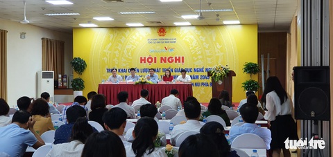 Năng suất lao động Việt Nam không bằng 1/10 của Singapore - Ảnh 1. Năng suất lao động Việt Nam không bằng 1/10 của Singapore - Ảnh 1.