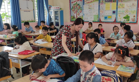 Dạy chay, học chay vì sở... không cấp thiết bị dạy học - Ảnh 1. Dạy chay, học chay vì sở... không cấp thiết bị dạy học - Ảnh 1.