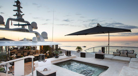 Liên hoan phim Cannes: Các ngôi sao tiệc tùng trên những siêu du thuyền như thế nào? - Ảnh 8. Liên hoan phim Cannes: Các ngôi sao tiệc tùng trên những siêu du thuyền như thế nào? - Ảnh 8.