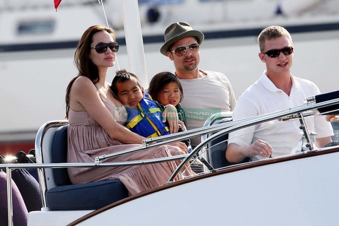 Liên hoan phim Cannes: Các ngôi sao tiệc tùng trên những siêu du thuyền như thế nào? - Ảnh 9. Liên hoan phim Cannes: Các ngôi sao tiệc tùng trên những siêu du thuyền như thế nào? - Ảnh 9.
