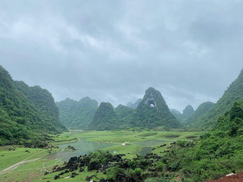 Núi Mắt Thần sừng sững trong công viên địa chất, tha hồ chèo sup, leo núi, check-in - Ảnh 1. Núi Mắt Thần sừng sững trong công viên địa chất, tha hồ chèo sup, leo núi, check-in - Ảnh 1.