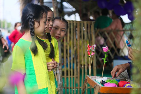 Ghé bến Bình Đông thưởng thức bánh trái đặc sản ở chợ Trên bến dưới thuyền - Ảnh 8. Ghé bến Bình Đông thưởng thức bánh trái đặc sản ở chợ Trên bến dưới thuyền - Ảnh 8.