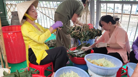 Ghé bến Bình Đông thưởng thức bánh trái đặc sản ở chợ Trên bến dưới thuyền - Ảnh 4. Ghé bến Bình Đông thưởng thức bánh trái đặc sản ở chợ Trên bến dưới thuyền - Ảnh 4.