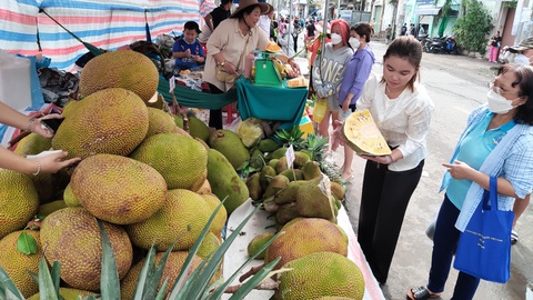 Ghé bến Bình Đông thưởng thức bánh trái đặc sản ở chợ Trên bến dưới thuyền - Ảnh 6. Ghé bến Bình Đông thưởng thức bánh trái đặc sản ở chợ Trên bến dưới thuyền - Ảnh 6.