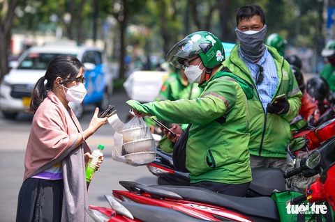 Núi rác từ mua sắm trực tuyến - Ảnh 1. Núi rác từ mua sắm trực tuyến - Ảnh 1.