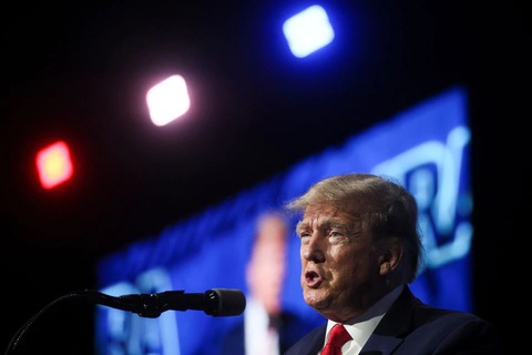 Cựu tổng thống Mỹ Donald Trump phản đối kiểm soát súng đạn sau vụ thảm sát - Ảnh 1. Cựu tổng thống Mỹ Donald Trump phản đối kiểm soát súng đạn sau vụ thảm sát - Ảnh 1.