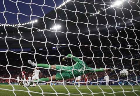 Làm nản lòng các chân sút Liverpool, Courtois đi vào lịch sử Champions League - Ảnh 3. Làm nản lòng các chân sút Liverpool, Courtois đi vào lịch sử Champions League - Ảnh 3.