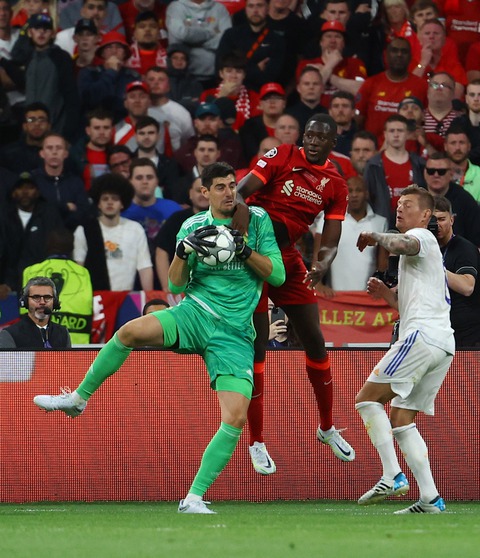 Làm nản lòng các chân sút Liverpool, Courtois đi vào lịch sử Champions League - Ảnh 8. Làm nản lòng các chân sút Liverpool, Courtois đi vào lịch sử Champions League - Ảnh 8.