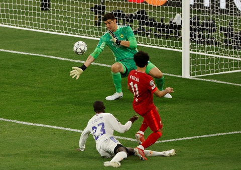 Thủ môn Courtois xuất sắc nhất trận nhờ... Salah - Ảnh 1. Thủ môn Courtois xuất sắc nhất trận nhờ... Salah - Ảnh 1.