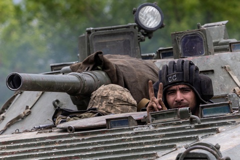 Nga tuyên bố phá hủy kho vũ khí lớn ở miền trung Ukraine - Ảnh 1. Nga tuyên bố phá hủy kho vũ khí lớn ở miền trung Ukraine - Ảnh 1.