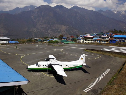 Máy bay chở 22 người mất tích ở Nepal - Ảnh 1. Máy bay chở 22 người mất tích ở Nepal - Ảnh 1.
