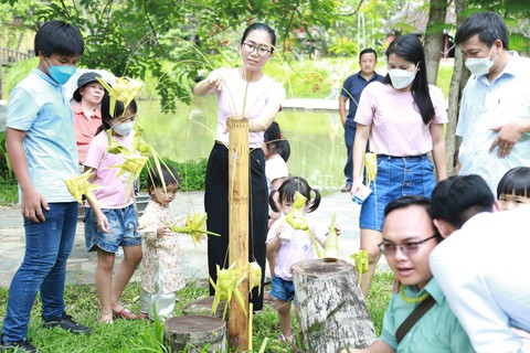 Ngày hội lá: Tích cực sử dụng lá góp phần bảo vệ môi trường sống - Ảnh 3. Ngày hội lá: Tích cực sử dụng lá góp phần bảo vệ môi trường sống - Ảnh 3.