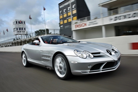 Cựu đệ nhất phu nhân Mỹ thích từ Mercedes-Benz SLR McLaren đến môtô đậm chất Trump - Ảnh 2. Cựu đệ nhất phu nhân Mỹ thích từ Mercedes-Benz SLR McLaren đến môtô đậm chất Trump - Ảnh 2.