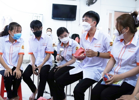 Học sinh mỏi mòn chờ cấp bù học phí - Ảnh 1. Học sinh mỏi mòn chờ cấp bù học phí - Ảnh 1.