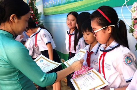 Khen thưởng sao cho đúng?: Vì đâu nên nỗi? - Ảnh 1. Khen thưởng sao cho đúng?: Vì đâu nên nỗi? - Ảnh 1.