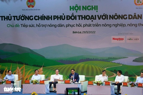 Nông dân đối thoại với Thủ tướng: Nhiều bộ trưởng phúc đáp ngay - Ảnh 1. Nông dân đối thoại với Thủ tướng: Nhiều bộ trưởng phúc đáp ngay - Ảnh 1.