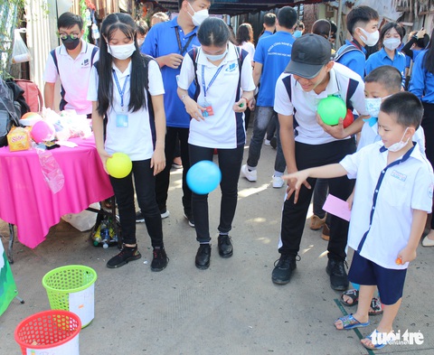Chủ nhật xanh nhắc nhau giữ vệ sinh, sống sạch sẽ - Ảnh 5. Chủ nhật xanh nhắc nhau giữ vệ sinh, sống sạch sẽ - Ảnh 5.