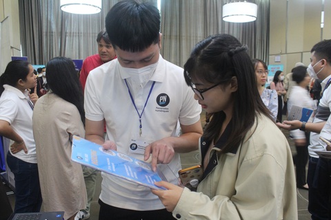 Học online quá lâu, bạn trẻ sợ thiếu kỹ năng khi phỏng vấn xin việc - Ảnh 1. Học online quá lâu, bạn trẻ sợ thiếu kỹ năng khi phỏng vấn xin việc - Ảnh 1.