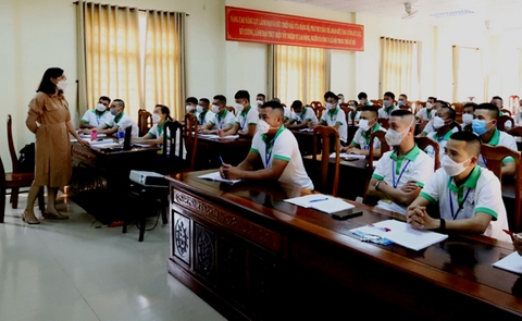 Đi lao động nước ngoài rồi bỏ trốn: Một người được, nhiều người thiệt - Ảnh 1. Đi lao động nước ngoài rồi bỏ trốn: Một người được, nhiều người thiệt - Ảnh 1.