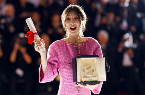 Cannes 2022: Triangle of Sadness giành giải Cành cọ vàng; điện ảnh Hàn Quốc thắng lớn - Ảnh 8. Cannes 2022: Triangle of Sadness giành giải Cành cọ vàng; điện ảnh Hàn Quốc thắng lớn - Ảnh 8.