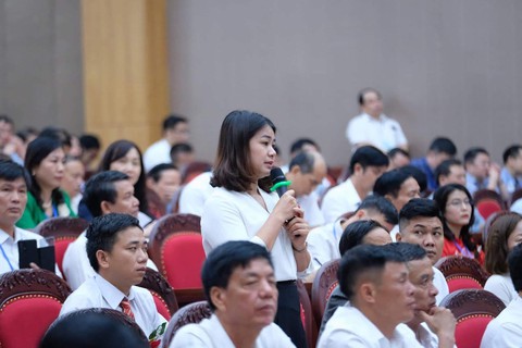 Nông dân đối thoại với Thủ tướng: Nhiều bộ trưởng phúc đáp ngay - Ảnh 3. Nông dân đối thoại với Thủ tướng: Nhiều bộ trưởng phúc đáp ngay - Ảnh 3.