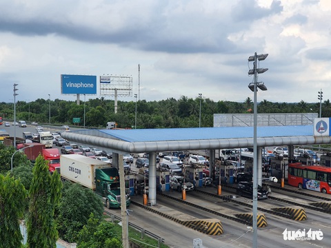 Người dân trở lại TP.HCM sớm, đi lại sau lễ thoải mái - Ảnh 3. Người dân trở lại TP.HCM sớm, đi lại sau lễ thoải mái - Ảnh 3.
