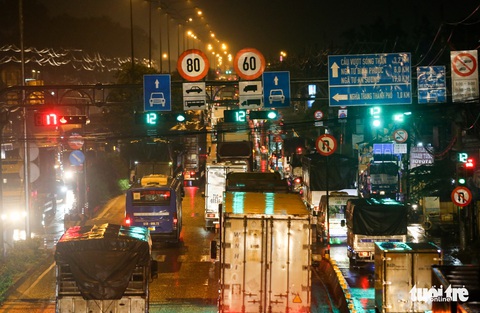 Hết lễ trở lại TP.HCM, người dân chọn lộ trình phù hợp để tránh kẹt xe - Ảnh 3. Hết lễ trở lại TP.HCM, người dân chọn lộ trình phù hợp để tránh kẹt xe - Ảnh 3.
