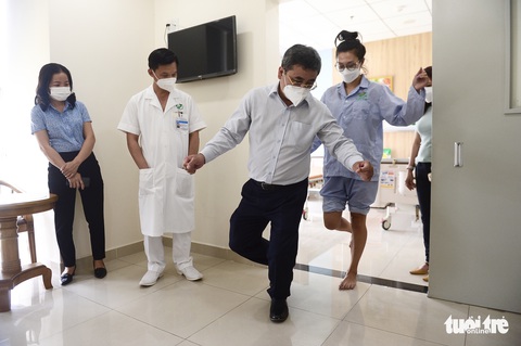 Báo Tuổi Trẻ động viên Tú Chinh trước ca phẫu thuật - Ảnh 4. Báo Tuổi Trẻ động viên Tú Chinh trước ca phẫu thuật - Ảnh 4.