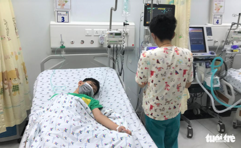 Hai bệnh nhi bị suy hô hấp, tổn thương gan nặng do sốc sốt xuất huyết - Ảnh 1. Hai bệnh nhi bị suy hô hấp, tổn thương gan nặng do sốc sốt xuất huyết - Ảnh 1.