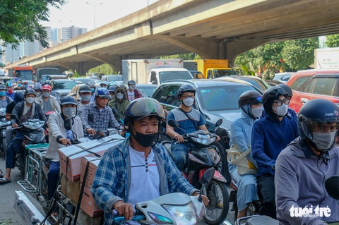 Ngày cuối cùng kỳ nghỉ lễ, cửa ngõ Hà Nội thoáng đãng, vành đai 3 ùn ứ kéo dài - Ảnh 4. Ngày cuối cùng kỳ nghỉ lễ, cửa ngõ Hà Nội thoáng đãng, vành đai 3 ùn ứ kéo dài - Ảnh 4.