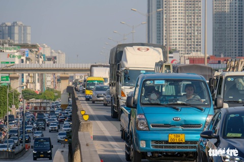 Ngày cuối cùng kỳ nghỉ lễ, cửa ngõ Hà Nội thoáng đãng, vành đai 3 ùn ứ kéo dài - Ảnh 5. Ngày cuối cùng kỳ nghỉ lễ, cửa ngõ Hà Nội thoáng đãng, vành đai 3 ùn ứ kéo dài - Ảnh 5.