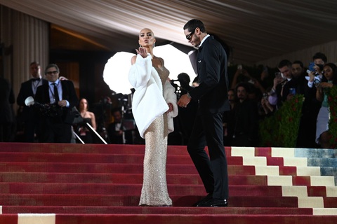 Sao chưng diện vương giả, tôn vinh lịch sử thời trang Mỹ trong Met Gala 2022 - Ảnh 1. Sao chưng diện vương giả, tôn vinh lịch sử thời trang Mỹ trong Met Gala 2022 - Ảnh 1.