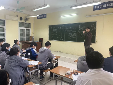 Bất ngờ với khảo sát học sinh nhiều trường thích học lịch sử hơn địa lý, hóa học... - Ảnh 1. Bất ngờ với khảo sát học sinh nhiều trường thích học lịch sử hơn địa lý, hóa học... - Ảnh 1.