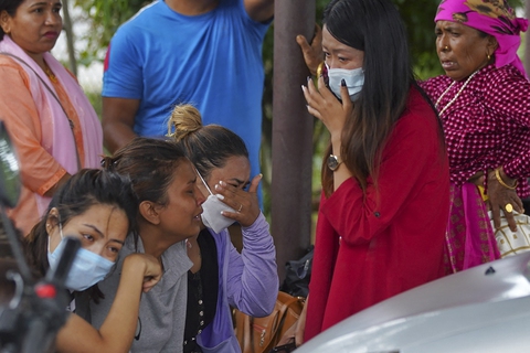 Nepal đưa 14 thi thể trong vụ rơi máy bay khỏi hiện trường - Ảnh 2. Nepal đưa 14 thi thể trong vụ rơi máy bay khỏi hiện trường - Ảnh 2.