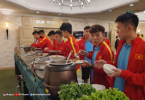 U23 Việt Nam có mặt ở Uzbekistan, sẵn sàng cho vòng chung kết U23 châu Á 2022 - Ảnh 2. U23 Việt Nam có mặt ở Uzbekistan, sẵn sàng cho vòng chung kết U23 châu Á 2022 - Ảnh 2.
