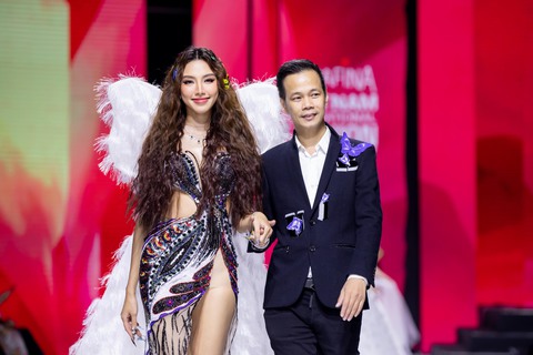 Hoa hậu Thùy Tiên trình diễn trong đêm bế mạc tuần lễ thời trang - Ảnh 4. Hoa hậu Thùy Tiên trình diễn trong đêm bế mạc tuần lễ thời trang - Ảnh 4.