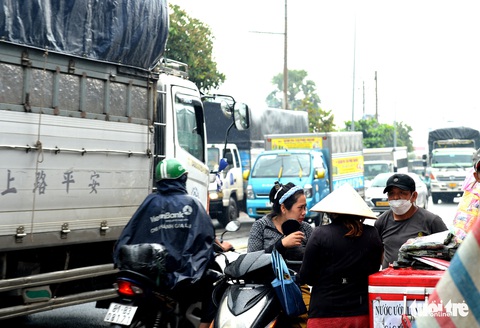 Cận cảnh những điểm nghẽn chờ vành đai 3 giải cứu - Ảnh 11. Cận cảnh những điểm nghẽn chờ vành đai 3 giải cứu - Ảnh 11.