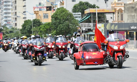 130 xe phân khối lớn khuấy động đường phố Sầm Sơn - Ảnh 3. 130 xe phân khối lớn khuấy động đường phố Sầm Sơn - Ảnh 3.