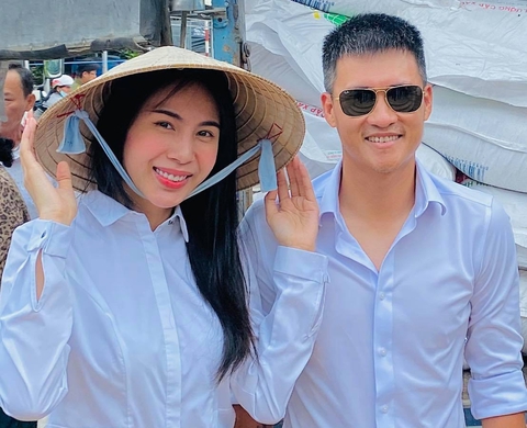 Thủy Tiên - Công Vinh bức xúc vì bị lợi dụng; Album của Hứa Kim Tuyền được khen ngợi - Ảnh 4. Thủy Tiên - Công Vinh bức xúc vì bị lợi dụng; Album của Hứa Kim Tuyền được khen ngợi - Ảnh 4.