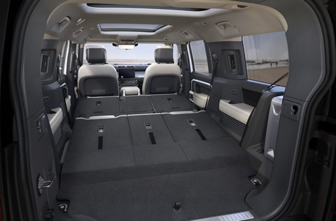 Defender 130 ra mắt: SUV rộng nhất của Land Rover, thênh thang cho 8 người - Ảnh 6. Defender 130 ra mắt: SUV rộng nhất của Land Rover, thênh thang cho 8 người - Ảnh 6.